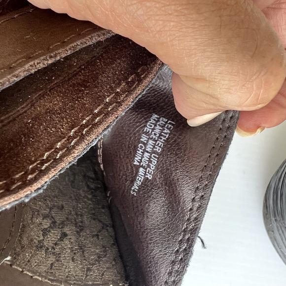 BOC Born Women's Sz 8 Brown Leather Slip On Clogs 2" Wedge Mules Y2K Buckle - Picture 10 of 12